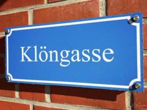 Klöngasse in Quickborn Die Klöngasse in Quickborn mit kleinen Geschäften in der Bahnhofsstraße